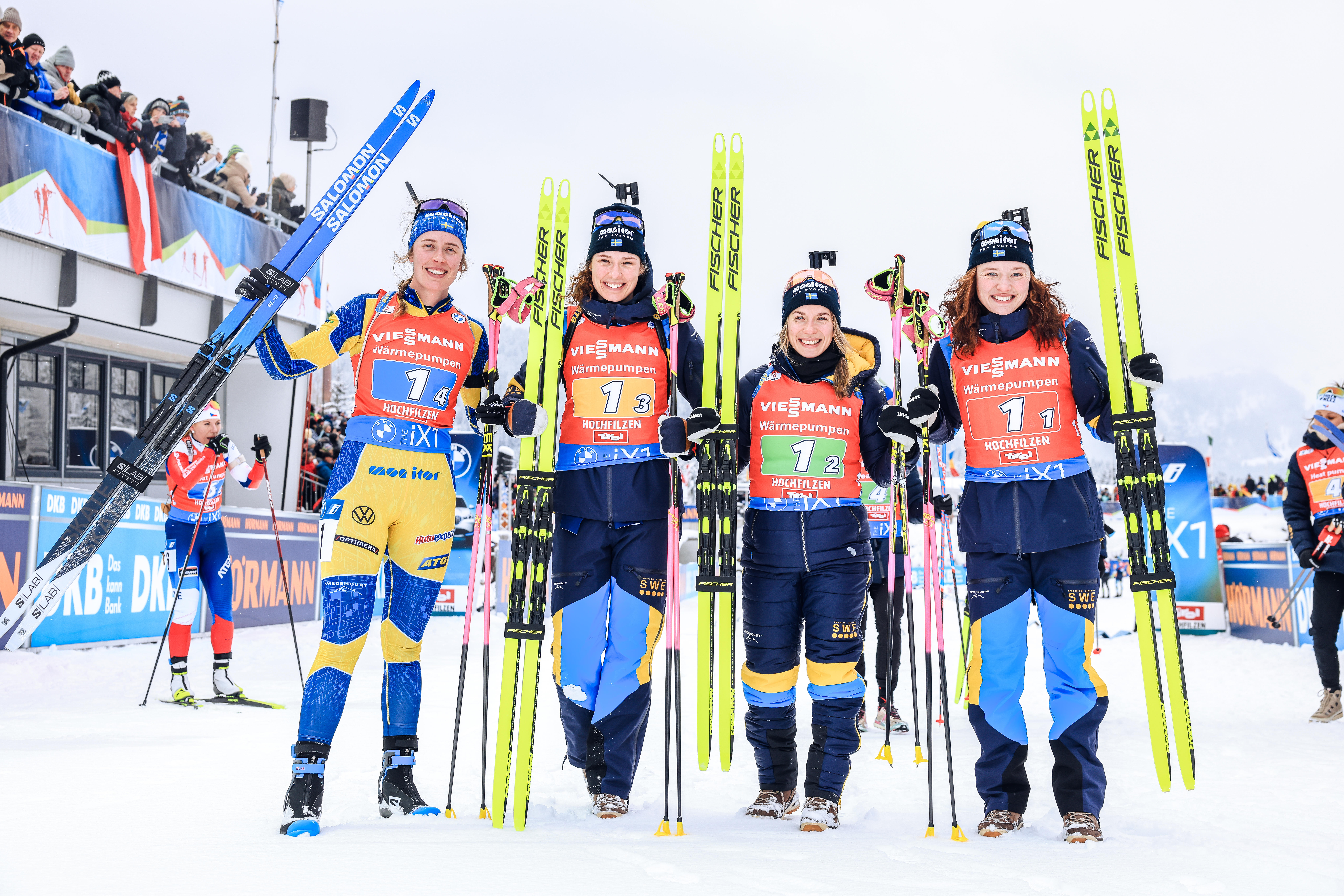 Svenska damerna kom på andra plats i stafetten i Hochfilzen